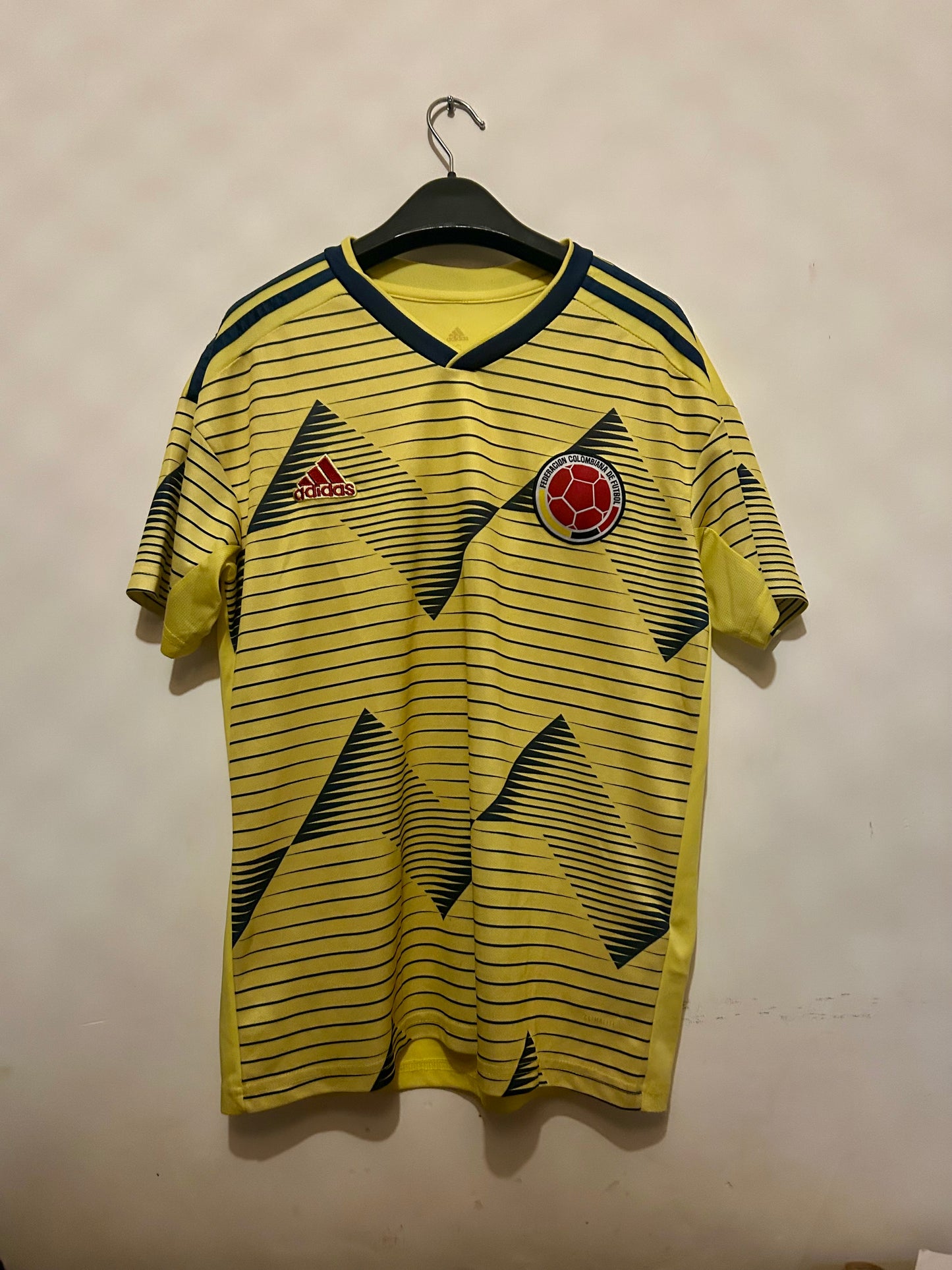 Columbia 19-20 (S) 9/10