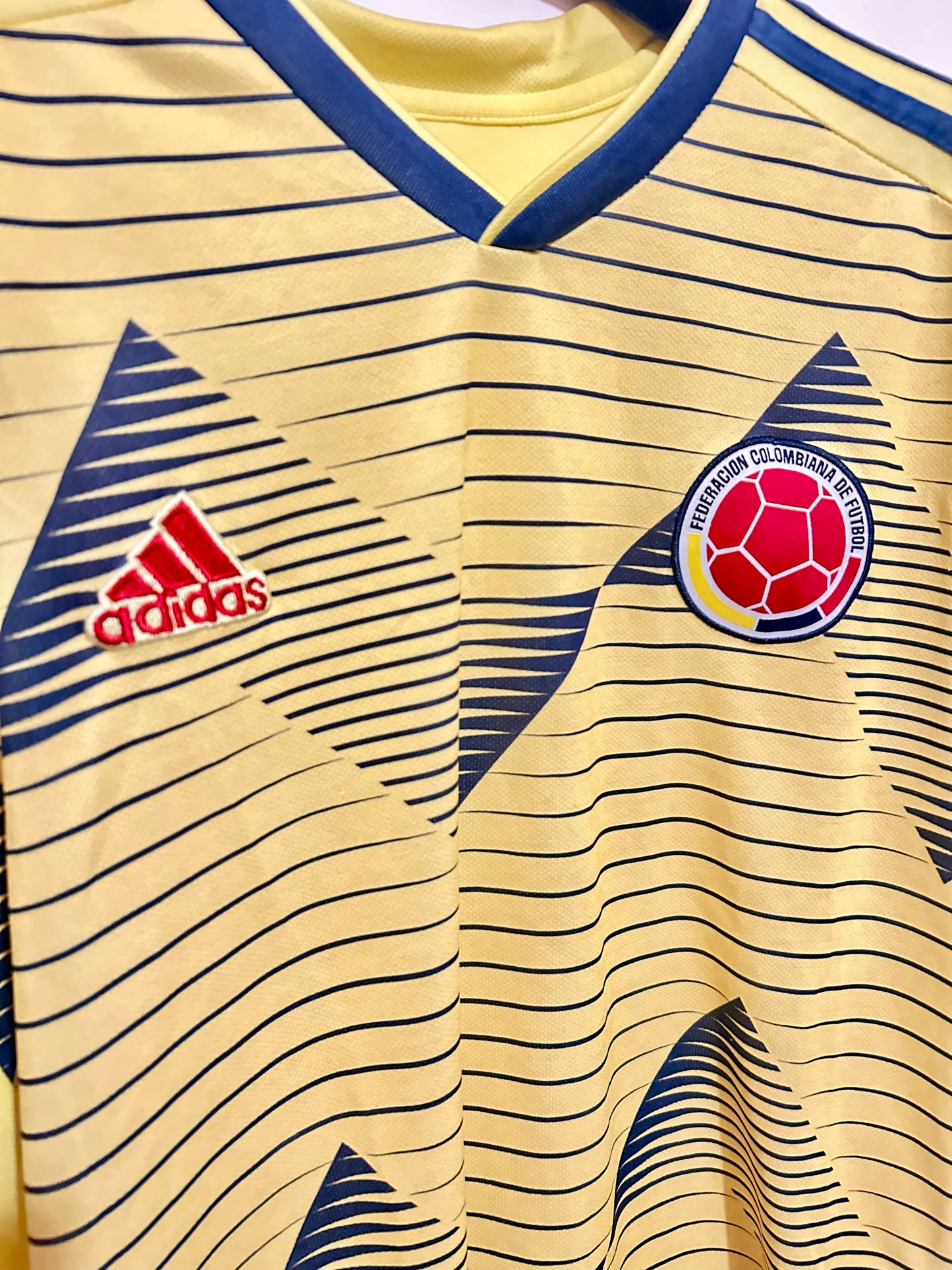 Columbia 19-20 (S) 9/10