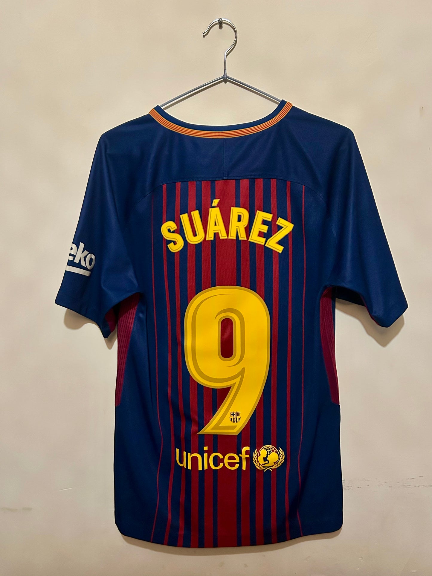 Suarez No9 - Barcelona Home Jersey 2017-18 (S) 10/10